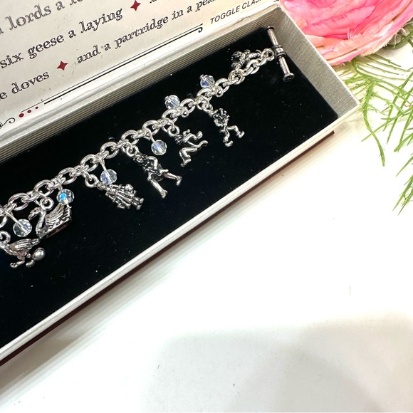 NEW⚜️12 DAYS OF CHRISTMAS Charm Bracelet - In Gift Box! - Picture 6 of 9